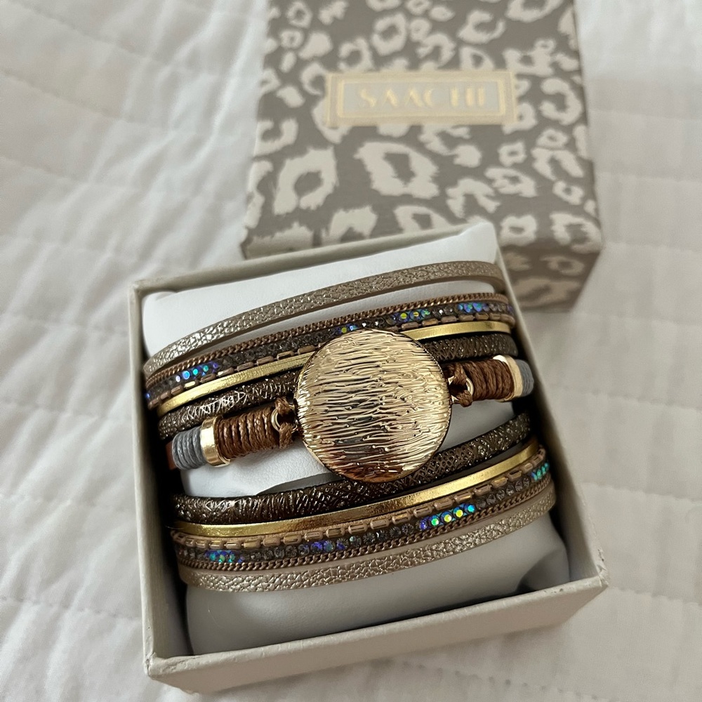 NEW with tag & box Saachi layered bracelet